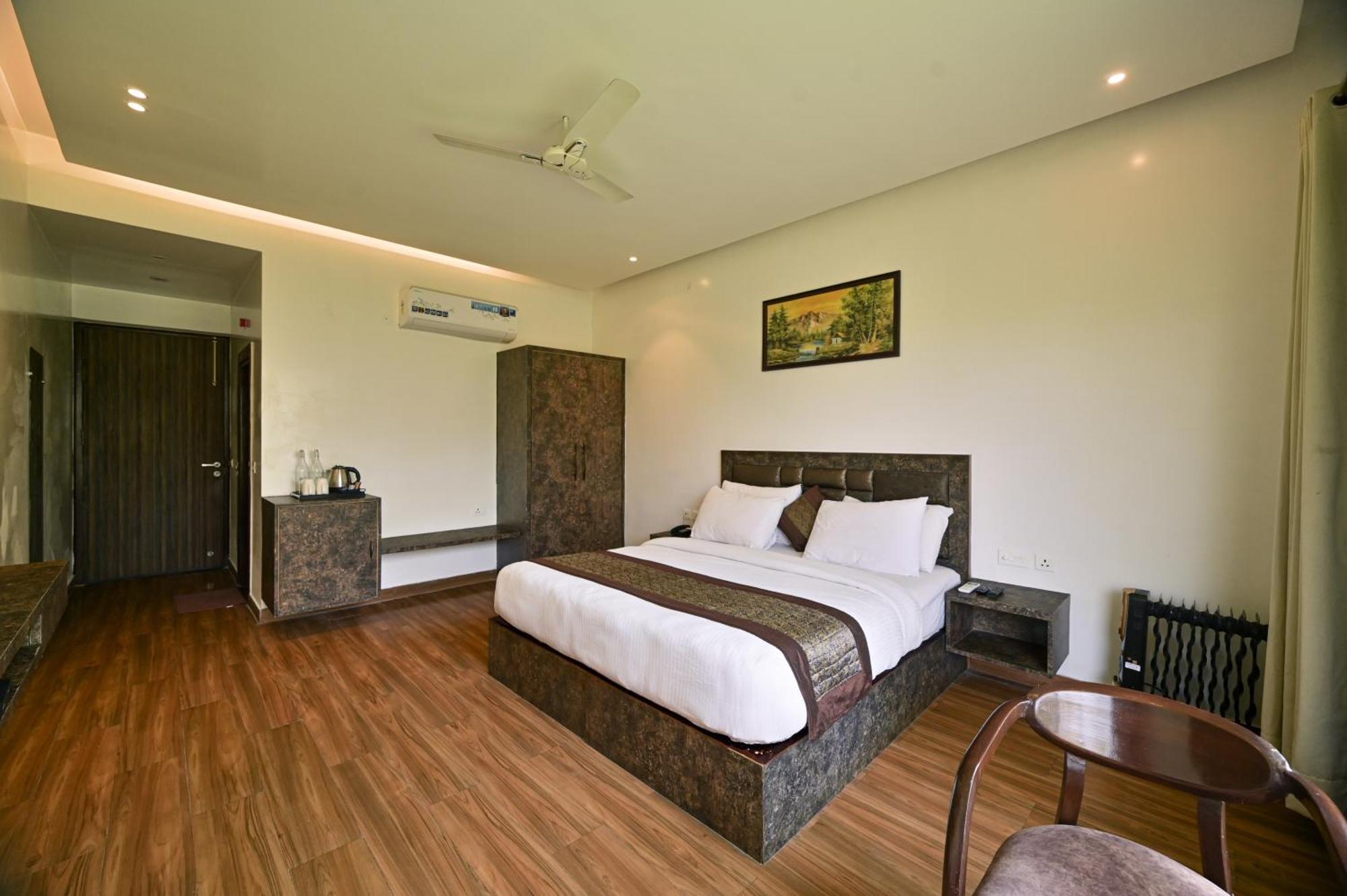 Aavaas Hill Resort Lansdowne Exterior photo
