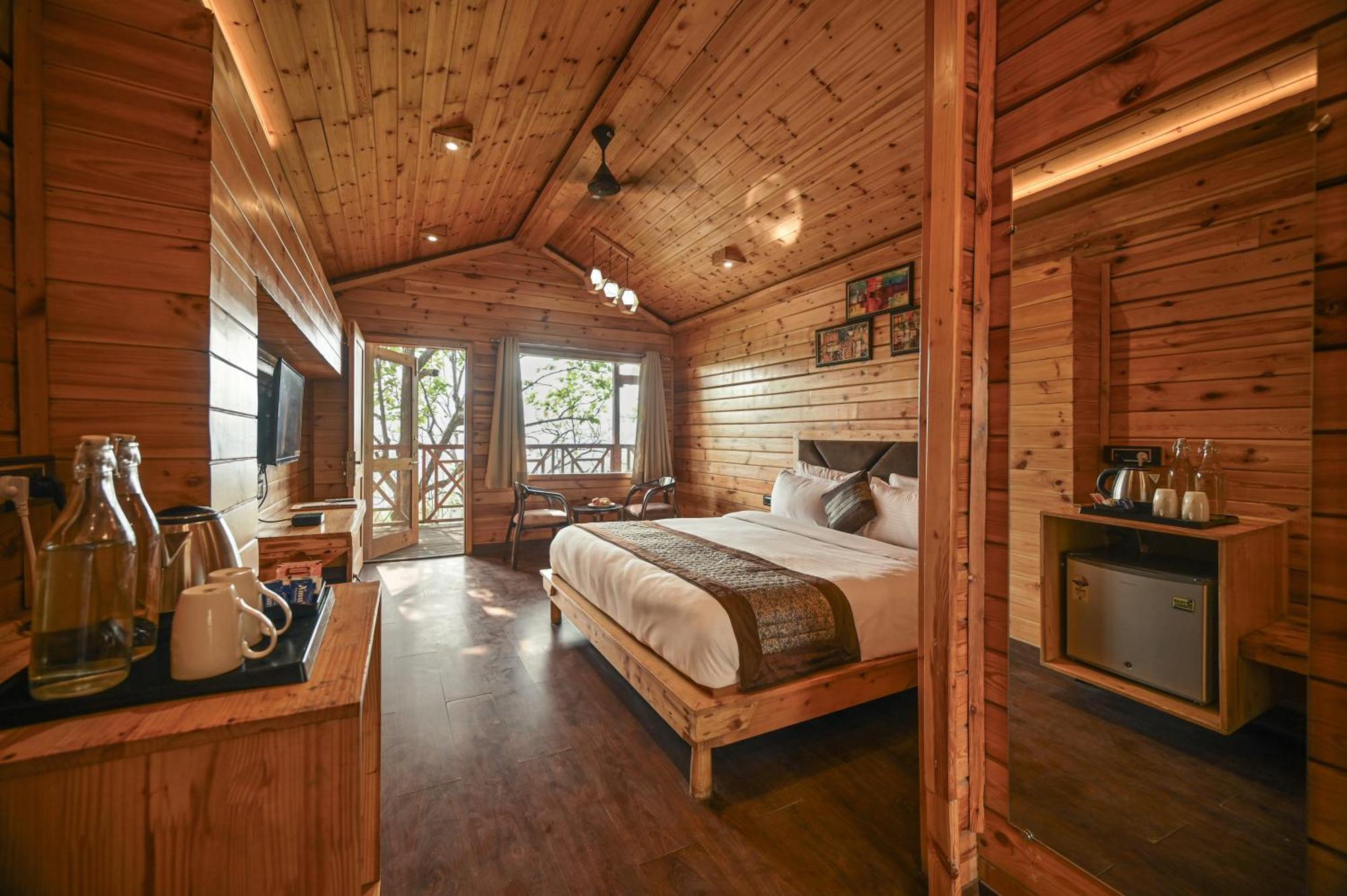 Aavaas Hill Resort Lansdowne Room photo