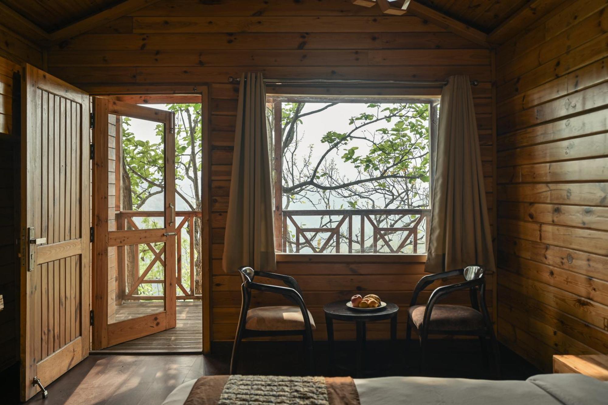 Aavaas Hill Resort Lansdowne Room photo