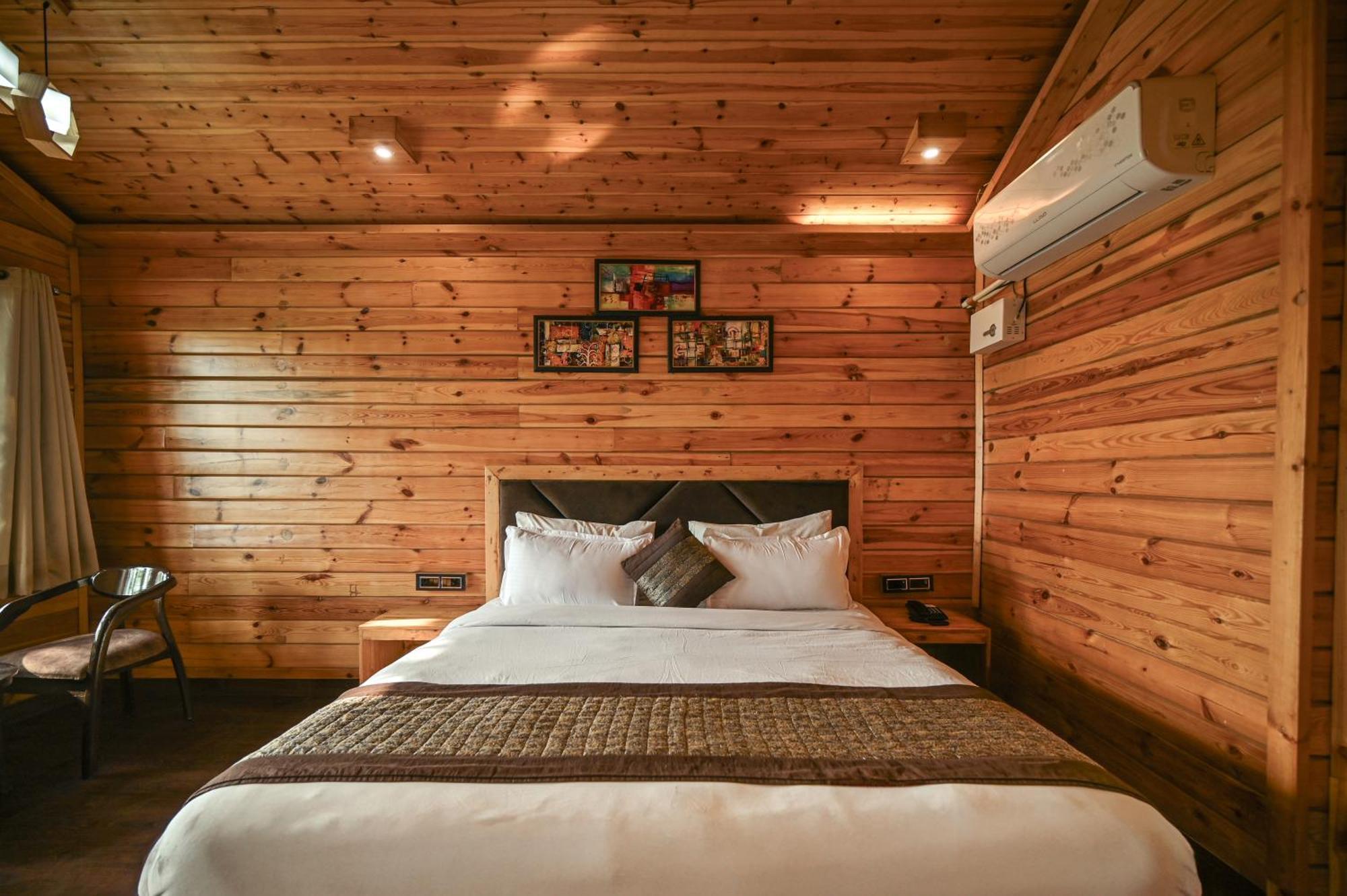 Aavaas Hill Resort Lansdowne Room photo